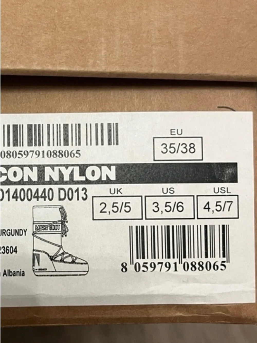 Moon Boot icon nylon. Size 35/38. Burgundy. New in box.